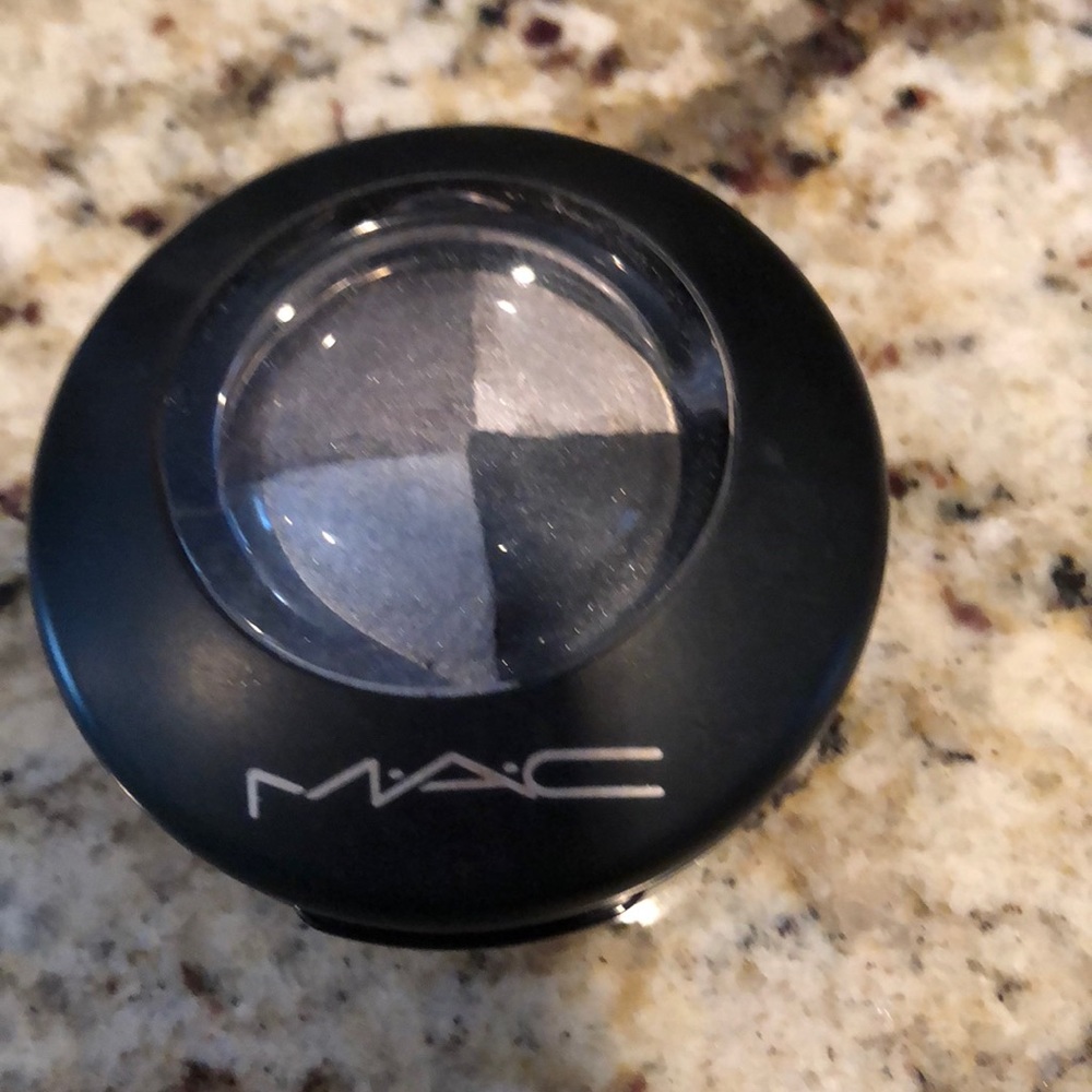 Mac eyeshadow quad
